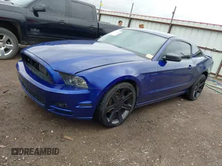 2014 Ford Mustang V6 с VIN 1ZVBP8AM2E5321551, выставлен на аукционе IAAI как лот 42343986 с пробегом 81 762 миль миль и . История ставок и продаж доступна на DreamBid. Изображение 18.