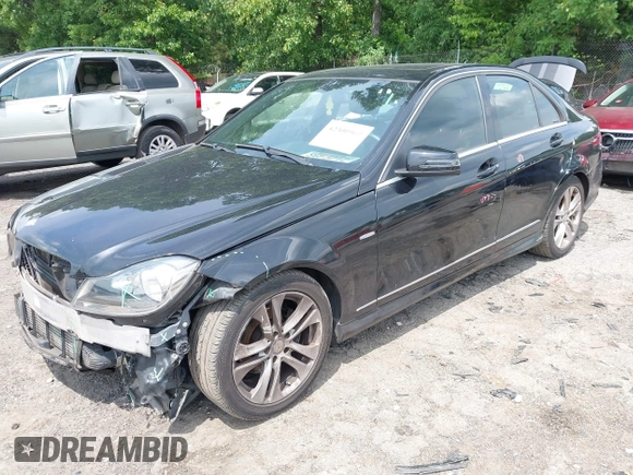 2012 Mercedes-Benz C 250 Sport z VIN WDDGF4HB9CA653814, wystawiony jako IAAI lot #42300963 z przebiegiem 149 262 mil mil oraz . Historia ofert i sprzedaży dostępna na DreamBid. Obrazek 2.