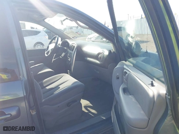 2006 Chrysler Town & Country LWB Touring with VIN 2A4GP54L36R748388, listed as a IAAI auction lot 41510355 with 166,253 mi miles. Bid and sale history available at carsss.com. Image 5.