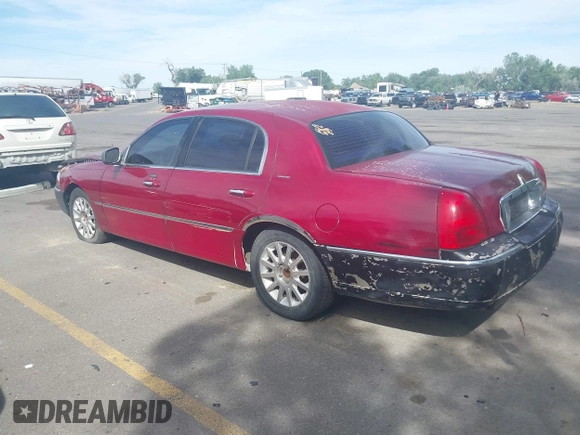 2006 Lincoln Town Car Signature z VIN 1LNHM81VX6Y635829, wystawiony jako IAAI lot #42212464 z przebiegiem 222 131 mil mil oraz . Historia ofert i sprzedaży dostępna na DreamBid. Obrazek 3.