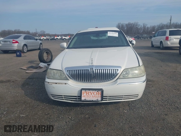 2003 Lincoln Town Car Signature z VIN 1LNHM82W33Y615344, wystawiony jako IAAI lot #41761302 z przebiegiem Nie podano mil oraz . Historia ofert i sprzedaży dostępna na DreamBid. Obrazek 13.