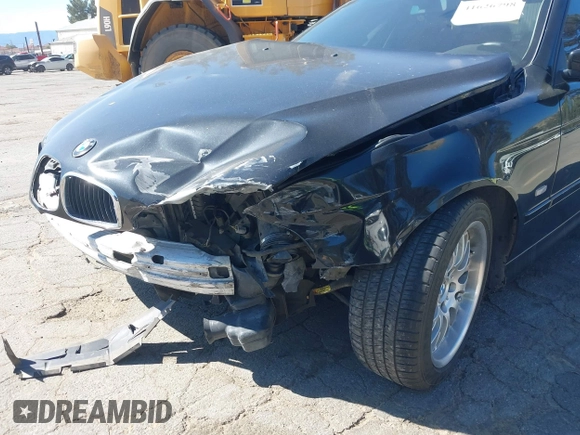 2001 BMW 5 Series 530iA with VIN WBADT63421CF01580, listed as a IAAI auction lot 41626798 with 146,647 mi miles. Bid and sale history available at carsss.com. Image 6.