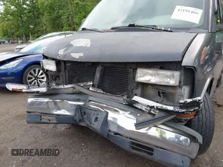 2000 GMC Savana z VIN 1GTFG25R3Y1228802, wystawiony jako IAAI lot #42191466 z przebiegiem 231 335 mil mil oraz . Historia ofert i sprzedaży dostępna na DreamBid. Obrazek 6.