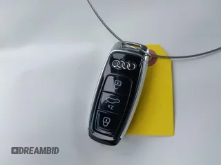 2022 Audi e-tron Premium z VIN WA1AAAGE3NB033122, wystawiony jako IAAI lot #42081343 z przebiegiem 36 171 mil mil oraz . Historia ofert i sprzedaży dostępna na DreamBid. Obrazek 11.
