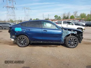 2023 BMW X6 xDrive40i z VIN 5UXCY6C07P9P85707, wystawiony jako IAAI lot #42075043 z przebiegiem 25 218 mil mil oraz . Historia ofert i sprzedaży dostępna na DreamBid. Obrazek 14.