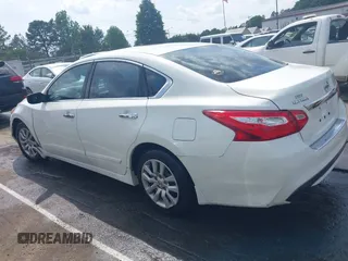 2017 Nissan Altima SR z VIN 1N4AL3AP3HC237252, wystawiony jako IAAI lot #42158198 z przebiegiem 138 672 mil mil oraz . Historia ofert i sprzedaży dostępna na DreamBid. Obrazek 13.