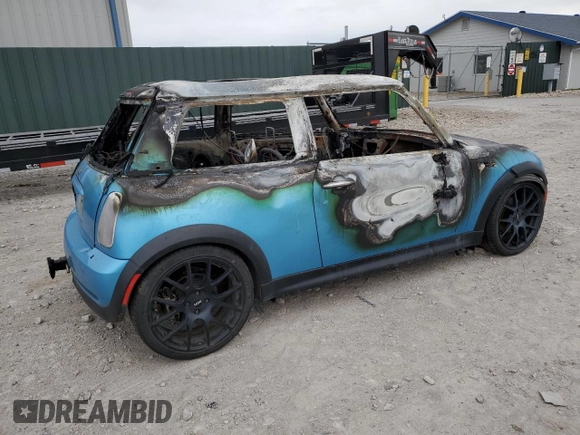 2005 MINI Hardtop S z VIN WMWRE33465TD90424, wystawiony jako Copart lot #50558185 z przebiegiem Nie podano mil oraz Nie do naprawy • Non repairable. Historia ofert i sprzedaży dostępna na DreamBid. Obrazek 3.