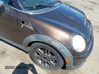 2011 MINI Hardtop S z VIN WMWSV3C52BTY15379, wystawiony jako IAAI lot #42331928 z przebiegiem 121 187 mil mil oraz . Historia ofert i sprzedaży dostępna na DreamBid. Obrazek 12.