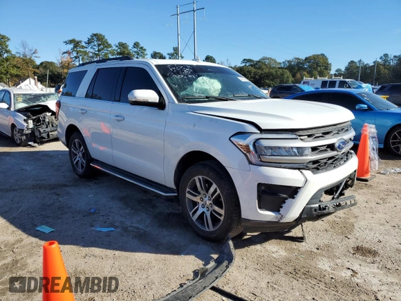 2023 Ford Expedition XLT with VIN 1FMJU1H85PEA23677, listed as a Copart auction lot 84255484 with 0 mi miles and Salvage Title. Bid and sale history available at carsss.com. Image 4.