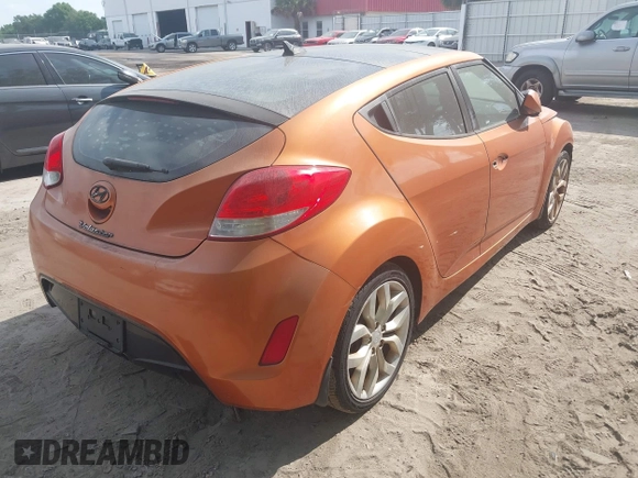 2012 Hyundai Veloster w/Gray Int z VIN KMHTC6AD5CU074516, wystawiony jako IAAI lot #42061623 z przebiegiem 133 338 mil mil oraz . Historia ofert i sprzedaży dostępna na DreamBid. Obrazek 4.