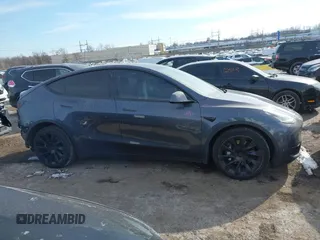 2022 Tesla Model Y Long Range z VIN 7SAYGDEE6NA013757, wystawiony jako IAAI lot #41364867 z przebiegiem 33 621 mil mil oraz . Historia ofert i sprzedaży dostępna na DreamBid. Obrazek 14.