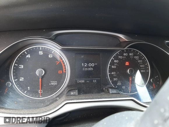 2013 Audi A4 Premium Plus z VIN WAUEFAFL4DN033083, wystawiony jako Copart lot #50030305 z przebiegiem 124 088 mil mil oraz Szkoda całkowita • Salvage title. Historia ofert i sprzedaży dostępna na DreamBid. Obrazek 9.