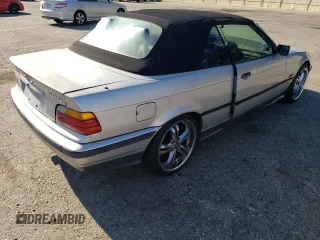 1995 BMW 3 Series 325iC with VIN WBABJ6322SJD39491, listed as a Copart auction lot 73133664 with 585,935 mi miles and Salvage Title. Bid and sale history available at carsss.com. Image 3.