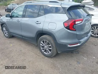 2023 GMC Terrain SLT z VIN 3GKALPEG1PL263433, wystawiony jako IAAI lot #41948189 z przebiegiem 49 072 mil mil oraz . Historia ofert i sprzedaży dostępna na DreamBid. Obrazek 3.
