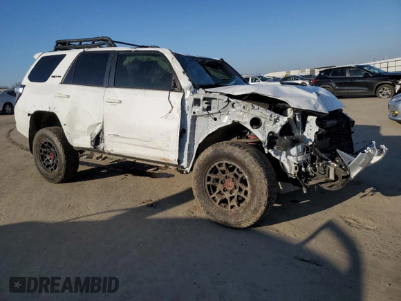 2022 Toyota 4Runner TRD Pro with VIN JTELU5JR4N6086246, listed as a Copart auction lot 88800075 with 7,522 mi miles and Salvage title. Bid and sale history available at DreamBid. Image 4.