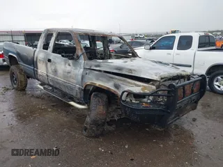 2002 Dodge Ram 2500 with VIN 3B7KF23652M252524, listed as a IAAI auction lot 40800985 with 1 mi miles. Bid and sale history available at carsss.com. Image 1.