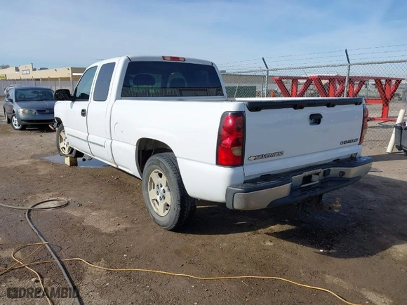 2005 Chevrolet Silverado 1500 Work Truck with VIN 1GCEC19X15Z116832, listed as a IAAI auction lot 41844122 with 231,130 mi miles. Bid and sale history available at carsss.com. Image 3.