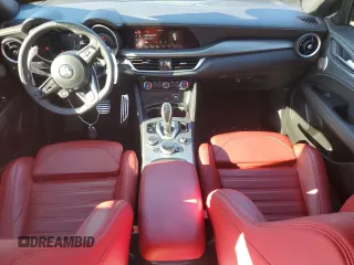 2024 Alfa Romeo Stelvio Ti z VIN ZASPAKBNXR7D70884, wystawiony jako Copart lot #87212794 z przebiegiem 15 162 mil mil oraz Szkoda całkowita • Salvage title. Historia ofert i sprzedaży dostępna na DreamBid. Obrazek 8.
