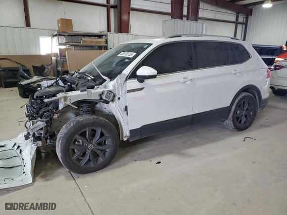 2024 Volkswagen Tiguan SE with VIN 3VVNB7AX6RM040325, listed as a Copart auction lot 45970755 with 11,395 mi miles and Salvage Title. Bid and sale history available at carsss.com. Image 1.