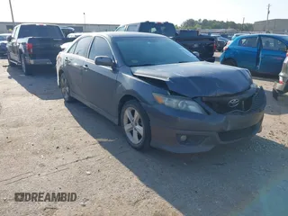 2011 Toyota Camry LE z VIN 4T1BF3EKXBU773360, wystawiony jako IAAI lot #41991860 z przebiegiem 201 251 mil mil oraz . Historia ofert i sprzedaży dostępna na DreamBid. Obrazek 1.