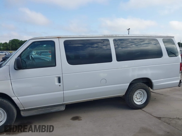 2003 Ford Econoline Passenger XL with VIN 1FDSS31L13HB83911, listed as a IAAI auction lot 42213376 with 236,989 mi miles. Bid and sale history available at carsss.com. Image 14.
