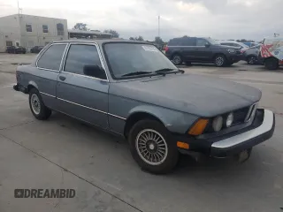 1983 BMW 3 Series z VIN WBAAG3306D9000984, wystawiony jako Copart lot #81789764 z przebiegiem 235 915 mil mil oraz Szkody całkowita. Historia ofert i sprzedaży dostępna na DreamBid. Obrazek 4.