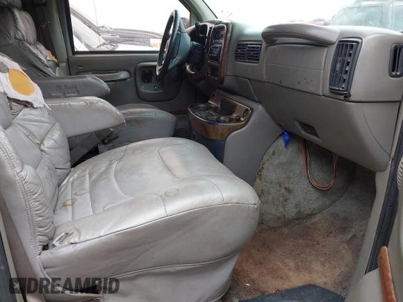 2000 Chevrolet Express Cargo Van w/YF7 with VIN 1GBFG15R6Y1176841, listed as a IAAI auction lot 41943022 with 428,908 mi miles. Bid and sale history available at carsss.com. Image 5.