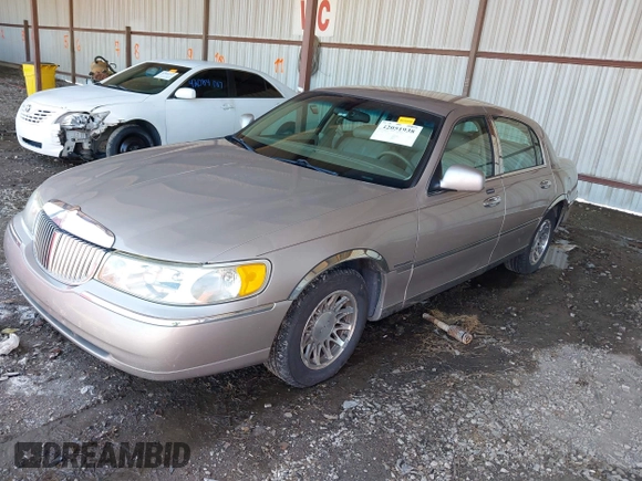 2000 Lincoln Town Car Signature z VIN 1LNHM82W1YY869805, wystawiony jako IAAI lot #42051938 z przebiegiem 125 940 mil mil oraz . Historia ofert i sprzedaży dostępna na DreamBid. Obrazek 18.