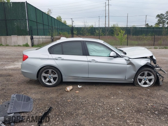 2015 BMW 3 Series 320i xDrive с VIN WBA3C3G55FNS73435, выставлен на аукционе IAAI как лот 42133912 с пробегом 111 663 миль миль и . История ставок и продаж доступна на DreamBid. Изображение 13.
