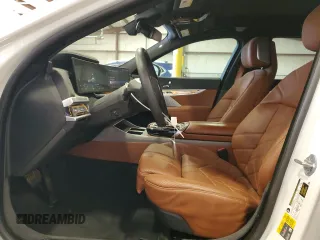 2023 BMW i7 xDrive60 z VIN WBY53EJ07PCL47356, wystawiony jako Copart lot #46454134 z przebiegiem 11 710 mil mil oraz . Historia ofert i sprzedaży dostępna na DreamBid. Obrazek 7.