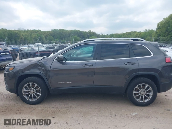 2020 Jeep Cherokee Latitude Plus z VIN 1C4PJMLB0LD536976, wystawiony jako IAAI lot #42244708 z przebiegiem 116 228 mil mil oraz . Historia ofert i sprzedaży dostępna na DreamBid. Obrazek 14.