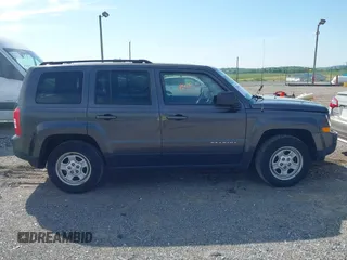 2017 Jeep Patriot Sport z VIN 1C4NJPBB1HD172598, wystawiony jako IAAI lot #42209949 z przebiegiem 65 560 mil mil oraz . Historia ofert i sprzedaży dostępna na DreamBid. Obrazek 13.