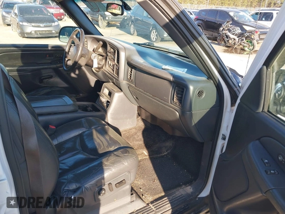 2002 Chevrolet Avalanche with VIN 3GNEK13T02G134587, listed as a IAAI auction lot 41793950 with 226,625 mi miles. Bid and sale history available at carsss.com. Image 5.