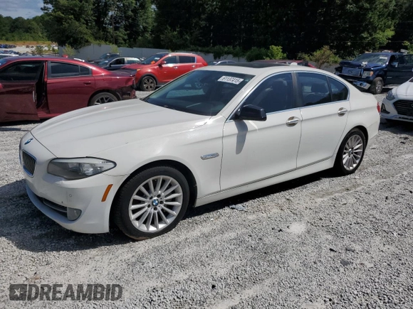 2012 BMW 5 Series 535i z VIN WBAFR7C51CC808292, wystawiony jako Copart lot #61137415 z przebiegiem 201 134 mil mil oraz Czysty tytuł • Clean title. Historia ofert i sprzedaży dostępna na DreamBid. Obrazek 1.