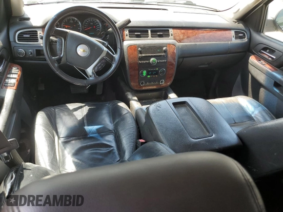2011 Chevrolet Suburban LT с VIN 1GNSCJE00BR213311, выставлен на аукционе Copart как лот 55612835 с пробегом 219 379 миль миль и Списание • Salvage title. История ставок и продаж доступна на DreamBid. Изображение 8.