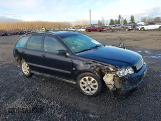 2002 Volvo V40 z VIN YV1VW29512F803232, wystawiony jako IAAI lot #41117493 z przebiegiem 195 964 mil mil oraz . Historia ofert i sprzedaży dostępna na DreamBid. Obrazek 1.