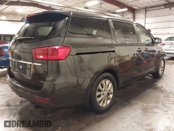 2020 Kia Sedona LX with VIN KNDMB5C17L6581477, listed as a IAAI auction lot 41705127 with 40,979 mi miles. Bid and sale history available at carsss.com. Image 4.