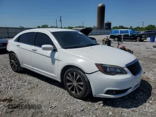 2014 Chrysler 200 Limited with VIN 1C3CCBCG8EN158805, listed as a Copart auction lot 52143465 with 155,445 mi miles and Salvage Title. Bid and sale history available at carsss.com. Image 4.