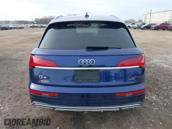 2021 Audi Q5 Premium Plus with VIN WA1BAAFY4M2051403, listed as a IAAI auction lot 40765677 with 30,496 mi miles. Bid and sale history available at carsss.com. Image 16.