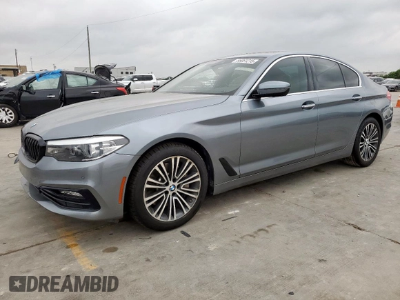 2018 BMW 5 Series 530i z VIN WBAJA5C51JWA37384, wystawiony jako Copart lot #55061215 z przebiegiem 113 809 mil mil oraz Szkody całkowita. Historia ofert i sprzedaży dostępna na DreamBid. Obrazek 1.