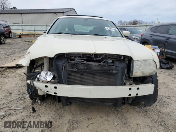 2005 Chrysler 300 with VIN 2C3AA53GX5H667639, listed as a Copart auction lot 47995985 with 70,890 mi miles and Clean Title. Bid and sale history available at carsss.com. Image 5.