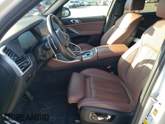 2021 BMW X5 M50i with VIN 5UXJU4C04M9G27685, listed as a Copart auction lot 84848344 with 32,349 mi miles and Salvage Title. Bid and sale history available at carsss.com. Image 7.