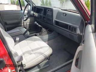 1989 Jeep Cherokee with VIN 1J4FT38L3KL577747, listed as a IAAI auction lot 42577047 with 144,312 mi miles and . Bid and sale history available at DreamBid. Image 5.
