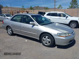 1998 Honda Accord EX z VIN 1HGCG6671WA162496, wystawiony jako IAAI lot #42202848 z przebiegiem 192 894 mil mil oraz . Historia ofert i sprzedaży dostępna na DreamBid. Obrazek 1.