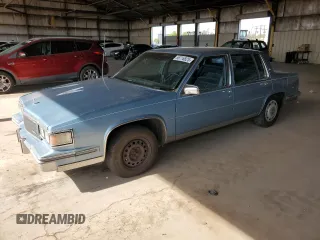 1986 Cadillac DeVille z VIN 1G6CD6982G4356663, wystawiony jako Copart lot #56716825 z przebiegiem 111 583 mil mil oraz Tytuł czysty. Historia ofert i sprzedaży dostępna na DreamBid. Obrazek 1.