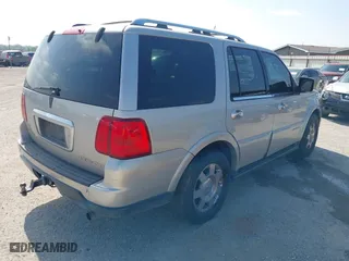 2006 Lincoln Navigator Luxury with VIN 5LMFU27516LJ05626, listed as a IAAI auction lot 41778916 with 144,410 mi miles. Bid and sale history available at carsss.com. Image 4.