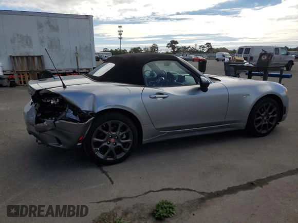 2017 FIAT 124 Spider Elaborazione Abarth z VIN JC1NFAEK6H0125940, wystawiony jako Copart lot #73291144 z przebiegiem 40 492 mil mil oraz Szkoda całkowita • Salvage title. Historia ofert i sprzedaży dostępna na DreamBid. Obrazek 3.