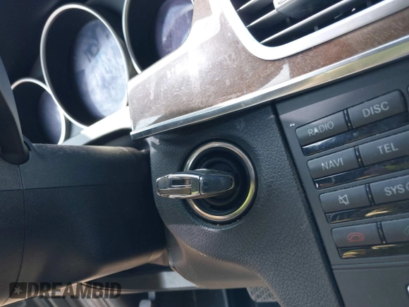 2015 Mercedes-Benz E 350 Sport с VIN WDDHF5KBXFB132330, выставлен на аукционе IAAI как лот 40921689 с пробегом 126 519 миль миль и . История ставок и продаж доступна на DreamBid. Изображение 11.
