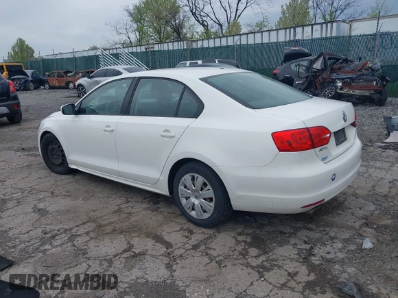 2011 Volkswagen Jetta SE z VIN 3VWDZ7AJ5BM340832, wystawiony jako IAAI lot #42043070 z przebiegiem 113 790 mil mil oraz . Historia ofert i sprzedaży dostępna na DreamBid. Obrazek 3.