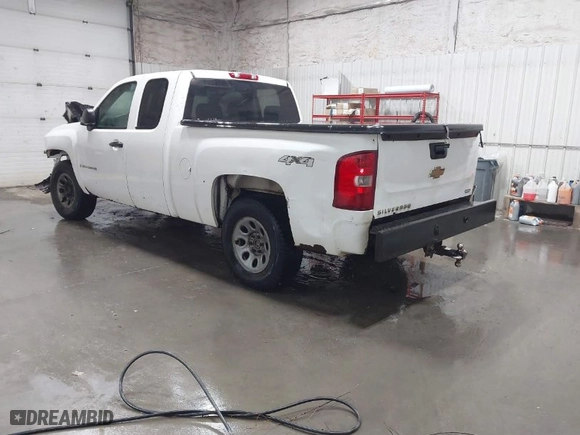 2007 Chevrolet Silverado 1500 LT w/1LT with VIN 1GCEK19C97Z622444, listed as a IAAI auction lot 41468879 with 203,601 mi miles. Bid and sale history available at carsss.com. Image 3.